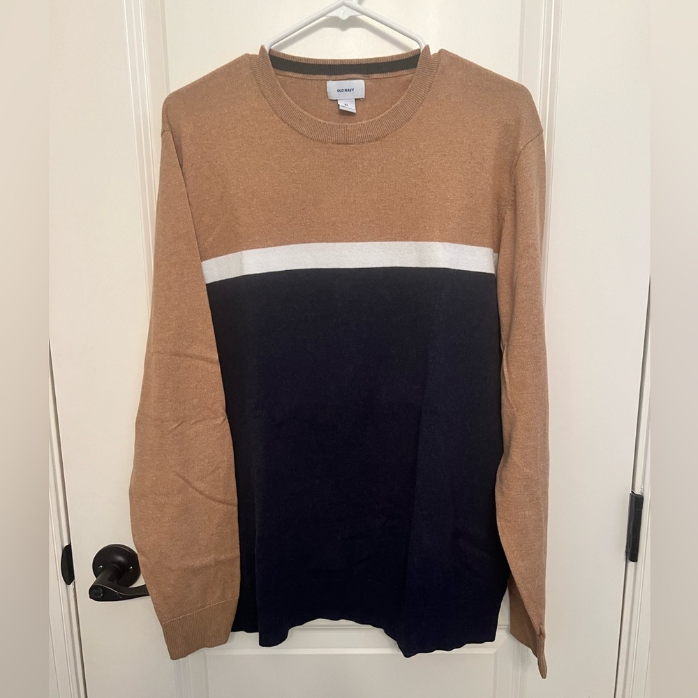Old‎ Navy sweater